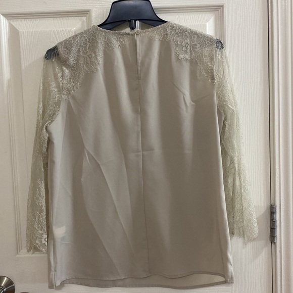 Banana Republic Lacy Blouse. Size Small - Picture 5 of 6